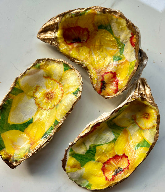 Daffodil Oyster shell ring trinket dish